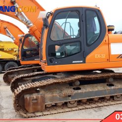 Bãi máy xúc đào Doosan 225W