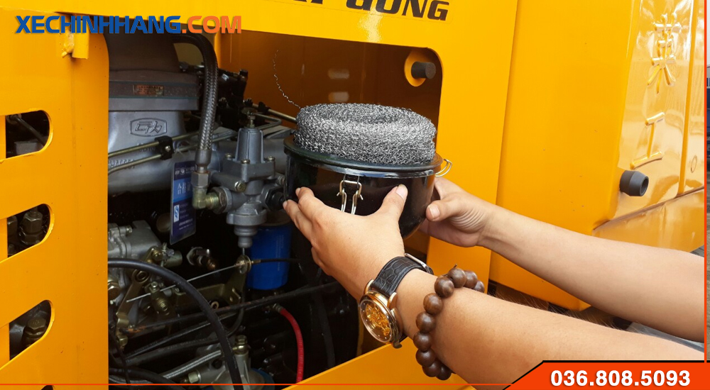 Khoang động cơ máy xúc lật 1.5 m3 Laigong