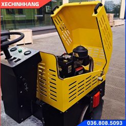 Khoang máy xe lu 2 tấn