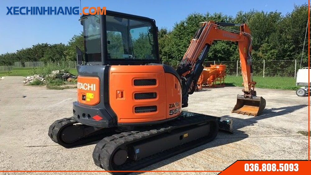 Mặt sau máy xúc đào Hitachi 55U