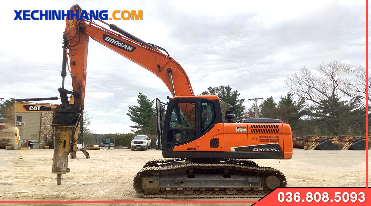 Máy xúc Doosan 225 LG gắn búa máy