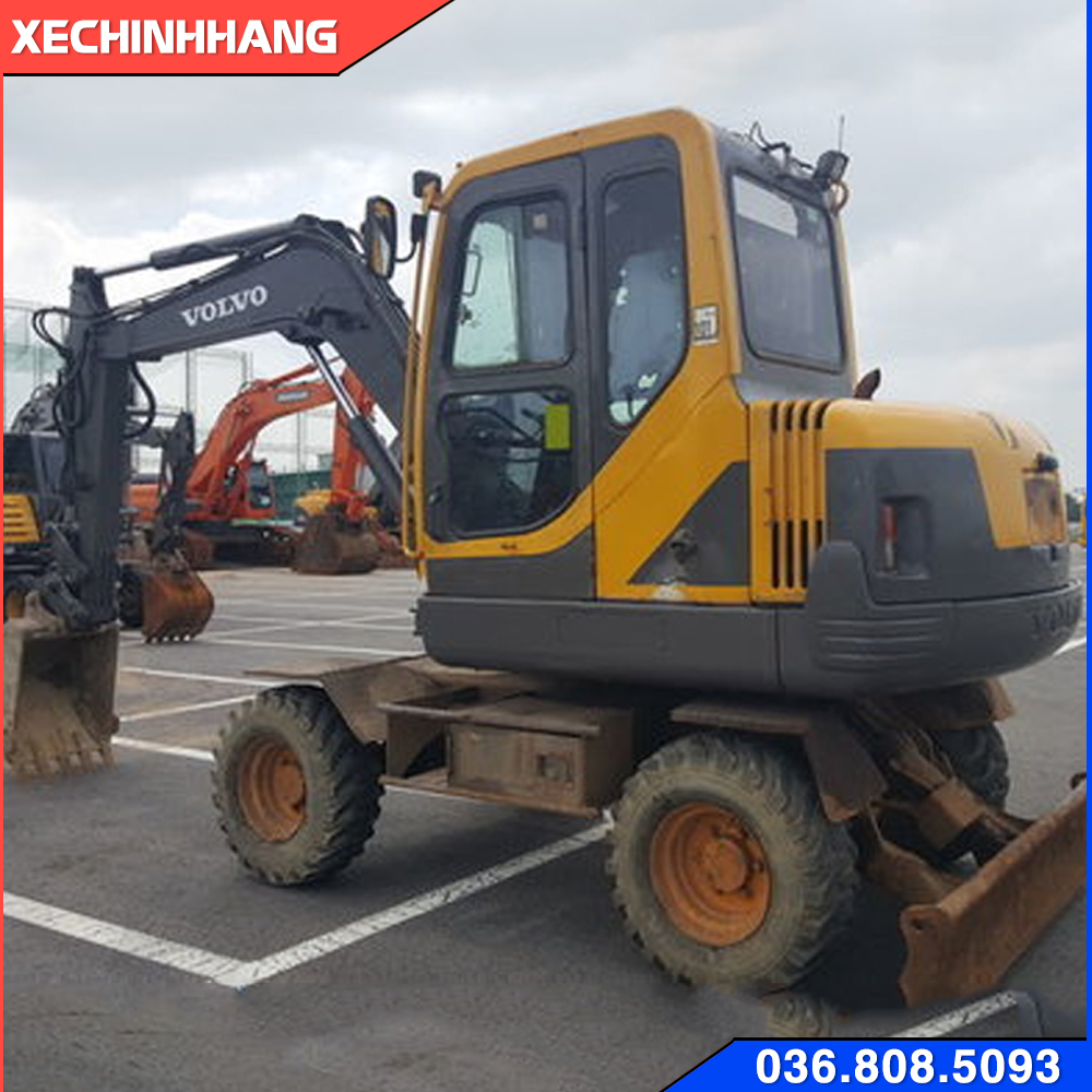 Máy xúc Volvo 55b Cũ đời 210