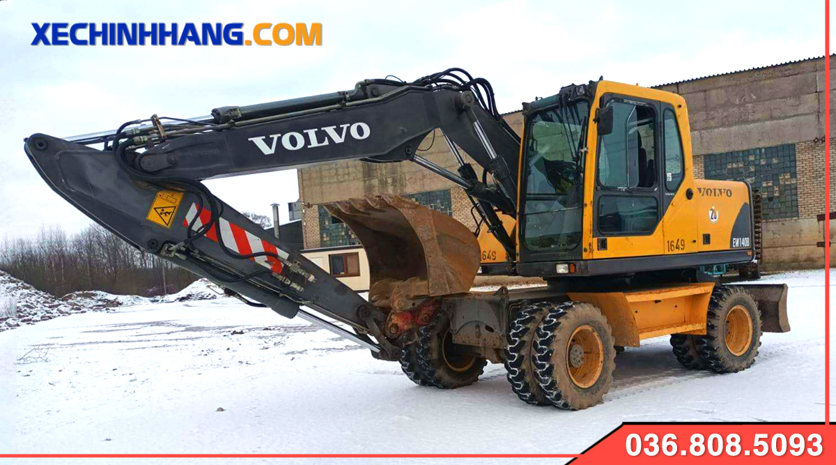 Máy xúc Volvo lốp cũ