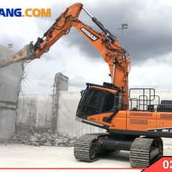May xuc dao Doosan 300 pha do cong trinh