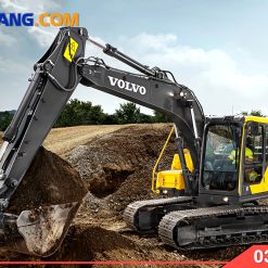 Máy xúc đào Volvo 140 trên công trường