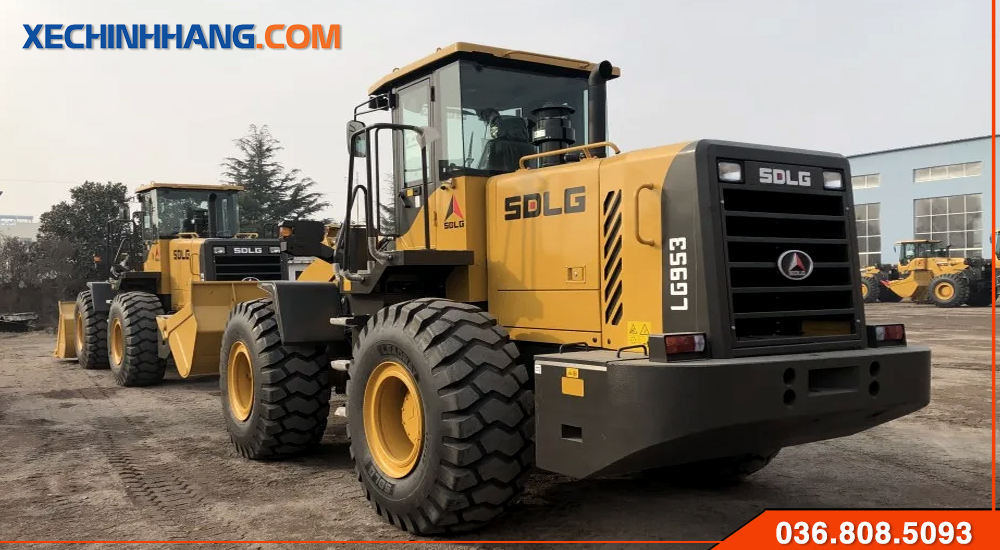Máy xúc lật SDLG 956 tại bãi xe