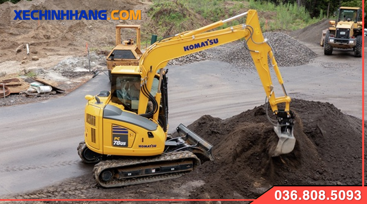 Xe cuốc Komatsu 03