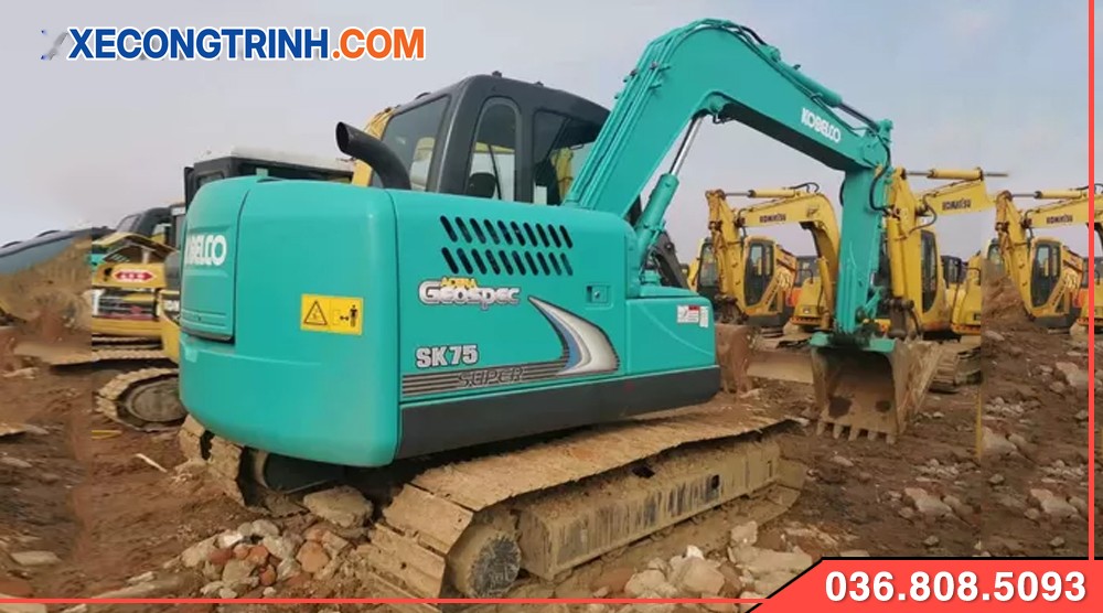 Bãi máy xúc Kobelco SK75 bánh xích