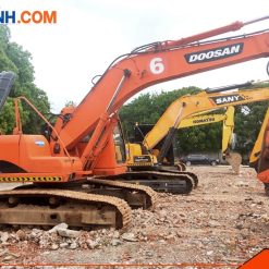 Bãi máy xúc đào Doosan 220