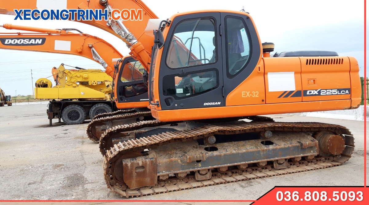 Bãi máy xúc đào Doosan 225W
