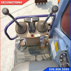 Cabin của Xe cuốc Hitachi EX40