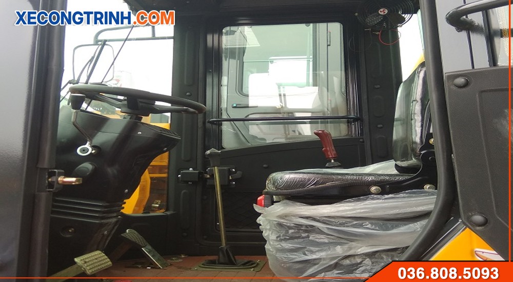 Cabin trên xe Máy xúc lật mini AoLite 912A