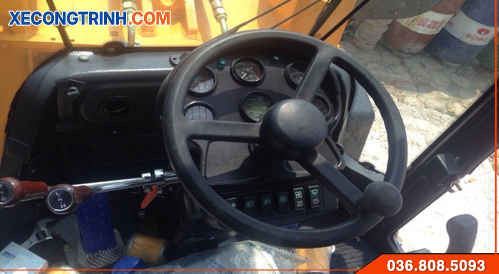 Khoang lái Máy xúc lật mini 920