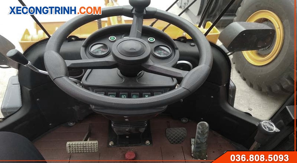 Khu vực điều hiển máy xúc lật mini AoLite 912A