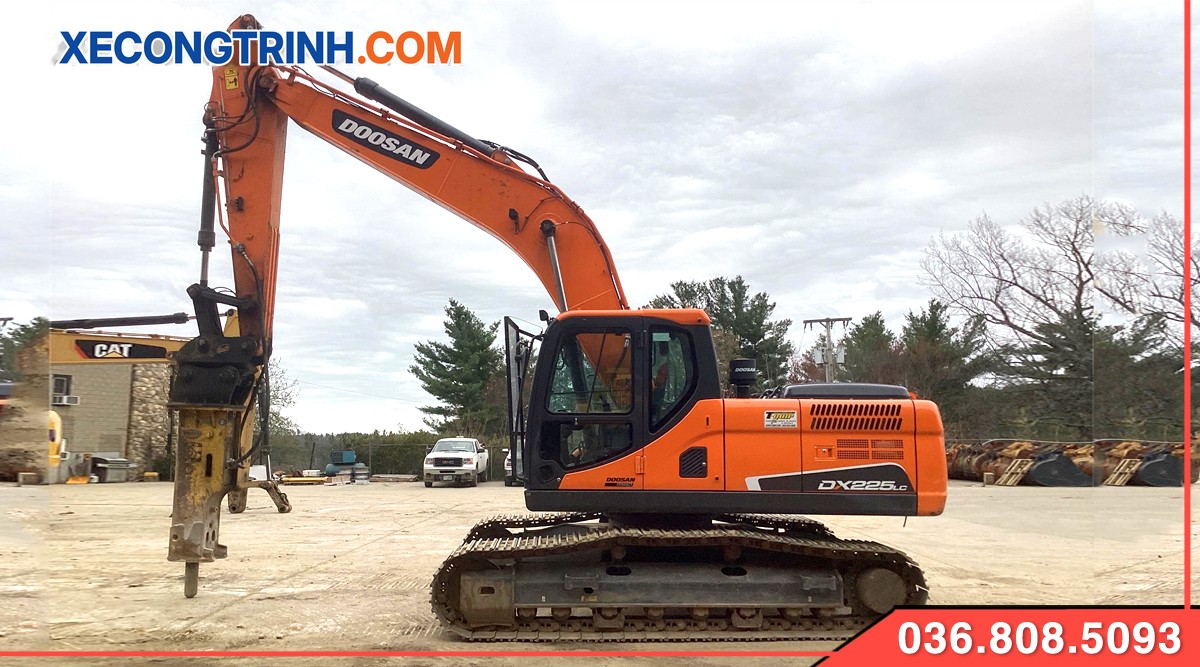 Máy xúc Doosan 225 LG gắn búa máy
