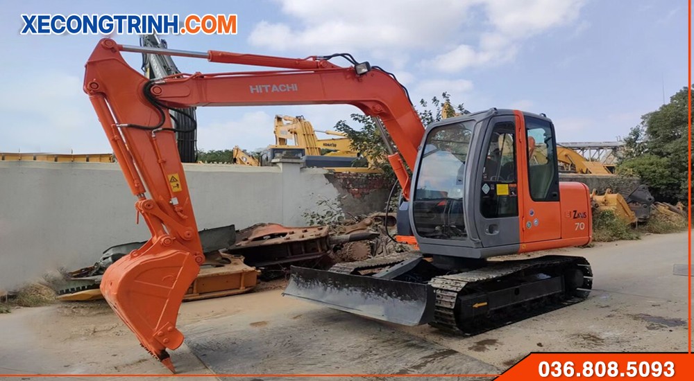Máy xúc Hitachi 70 mới tại Xe chính Hãng