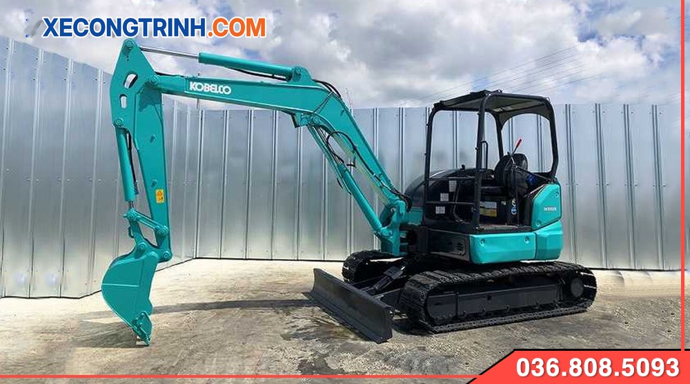 Máy xúc Kobelco 50 kèm bàn ủi