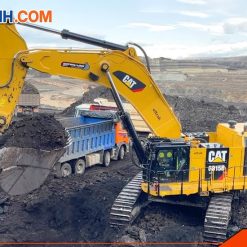 Máy xúc đào Cat 6015B trên công trường