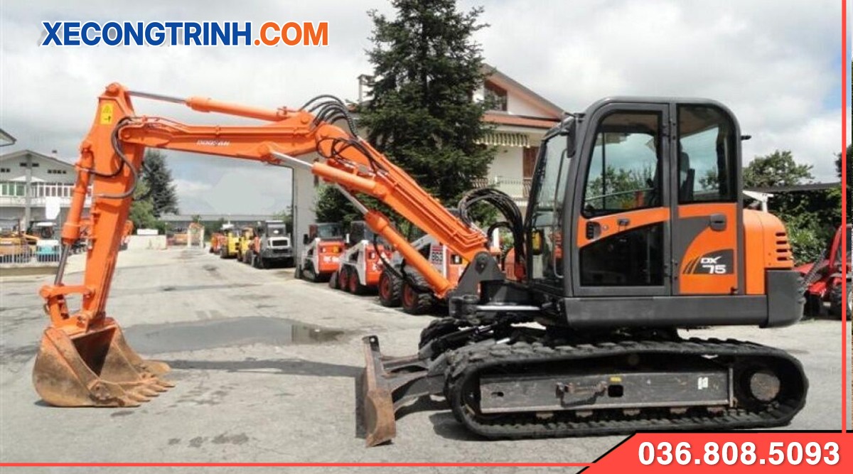 Xe cuoc 03 Doosan banh xich cao su