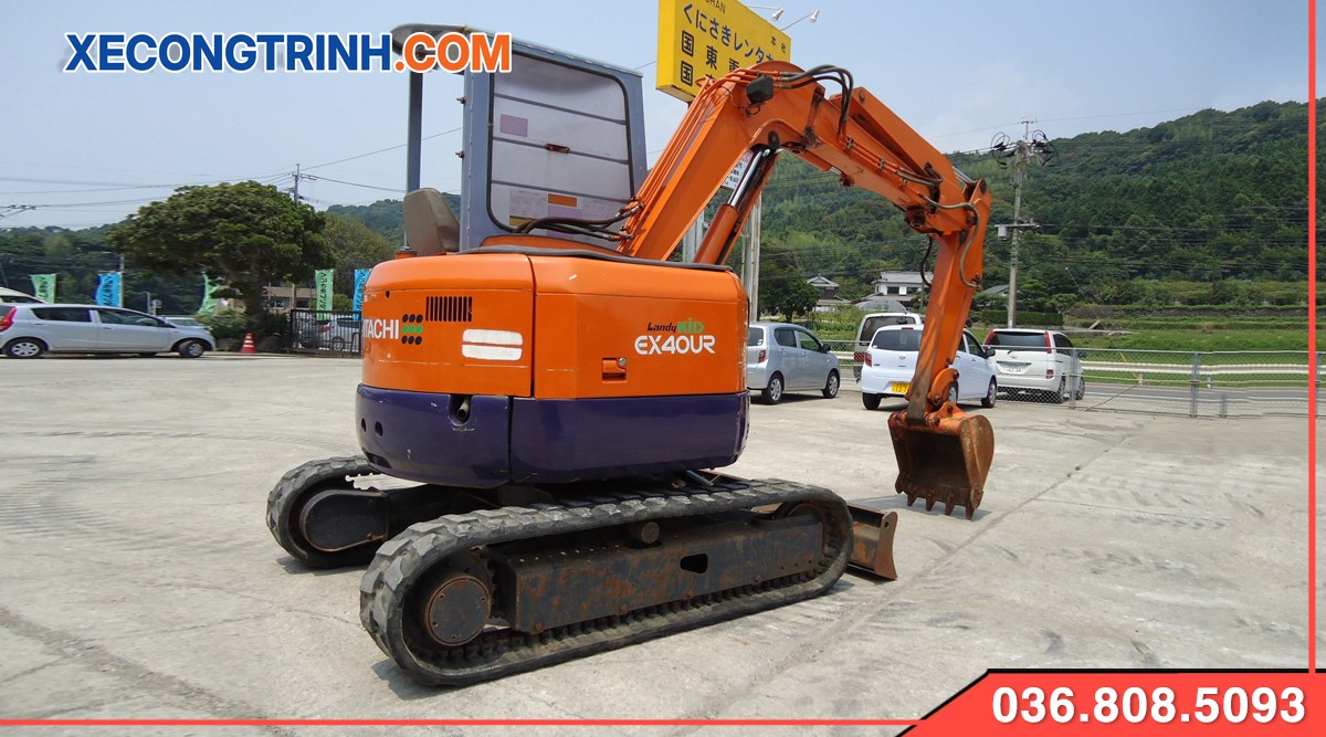 Xe cuốc Hitachi EX40 tại bãi xe